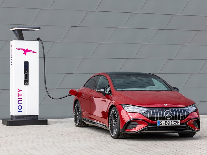 Mercedes EQE обзавелся двумя новыми версиями